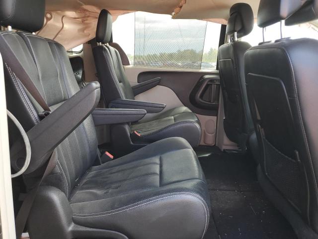 Photo 11 from auction – 2015 CHRYSLER TOWN & COU with VIN 2C4RC1BG9FR676895
