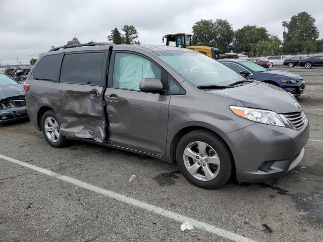 Photo 4 from auction – 2017 TOYOTA SIENNA LE with VIN 5TDKZ3DCXHS791232