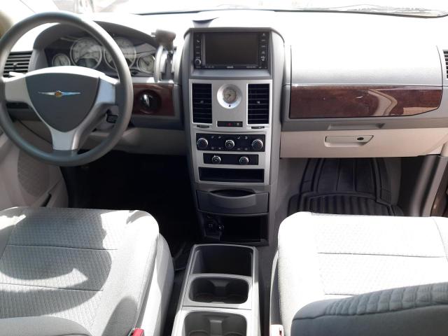 Photo 8 from auction – 2010 CHRYSLER TOWN & COU with VIN 2A4RR2D19AR454406