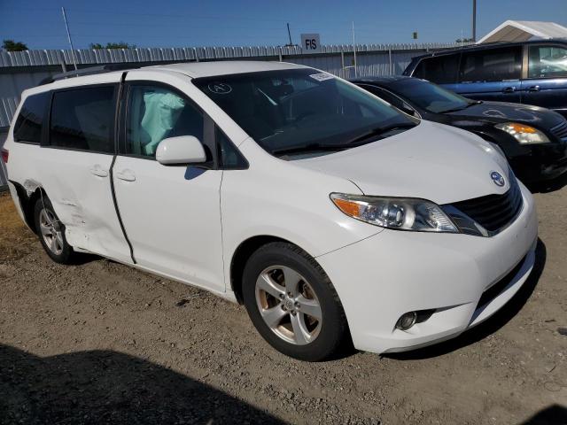 Photo 4 from auction – 2015 TOYOTA SIENNA LE with VIN 5TDKK3DC7FS542131