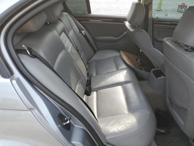 Photo 10 from auction – 2004 BMW 325 I with VIN WBAET374X4NJ47276
