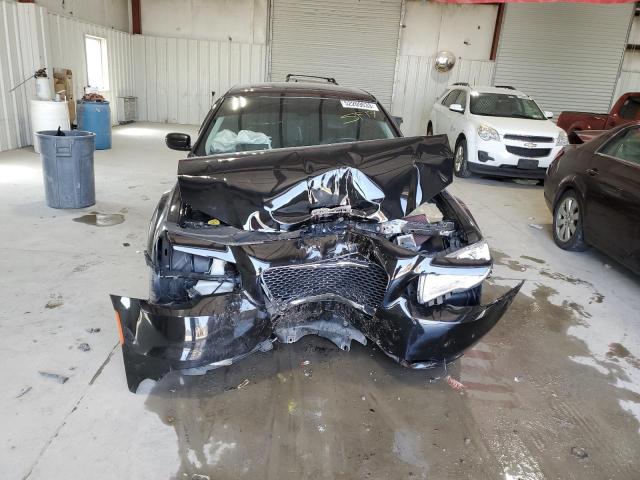 Photo 5 from auction – 2017 CHRYSLER 300 LIMITE with VIN 2C3CCARG2HH631032
