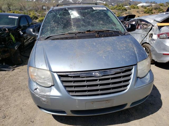 Photo 5 from auction – 2005 CHRYSLER TOWN & COU with VIN 2C8GP54LX5R469412