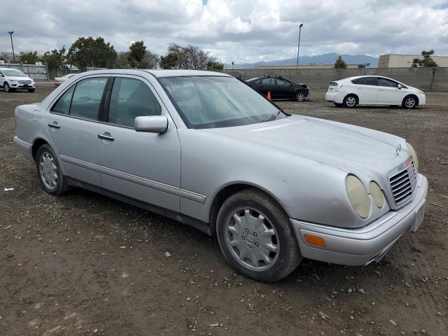 Photo 4 from auction – 1998 MERCEDES-BENZ E 320 with VIN WDBJF65F3WA507320