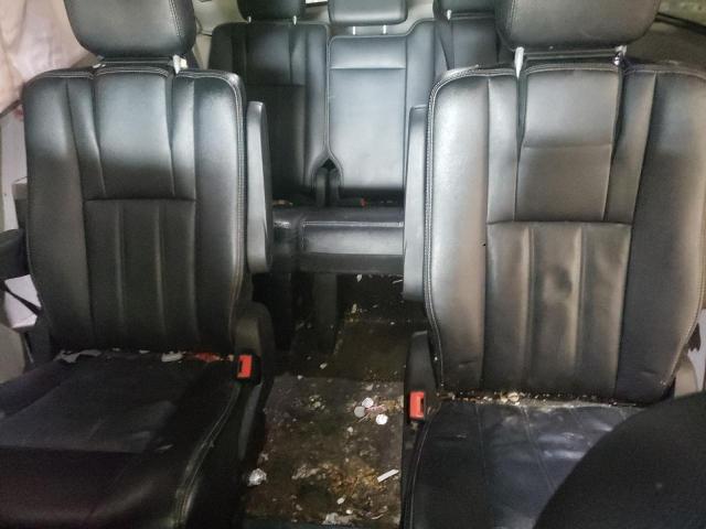Photo 10 from auction – 2016 CHRYSLER TOWN & COU with VIN 2C4RC1BGXGR294425