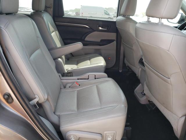Photo 11 from auction – 2016 TOYOTA HIGHLANDER with VIN 5TDDKRFH1GS233910
