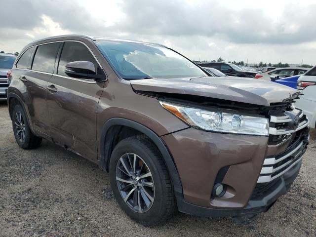 Photo 4 from auction – 2017 TOYOTA HIGHLANDER with VIN 5TDKZRFH7HS206909