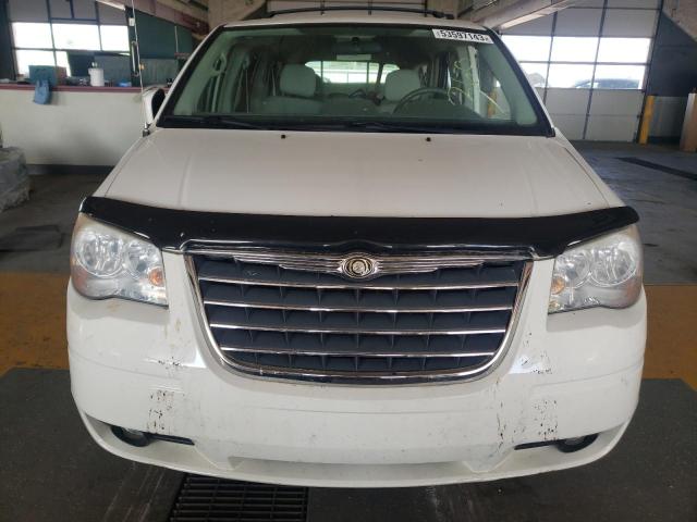 Photo 5 from auction – 2010 CHRYSLER TOWN & COU with VIN 2A4RR5D11AR300998