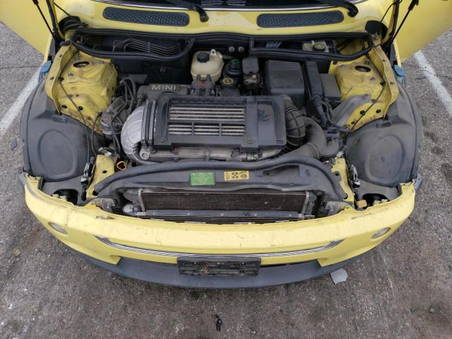 Photo 11 from auction – 2004 MINI COOPER S with VIN WMWRE334X4TD85404