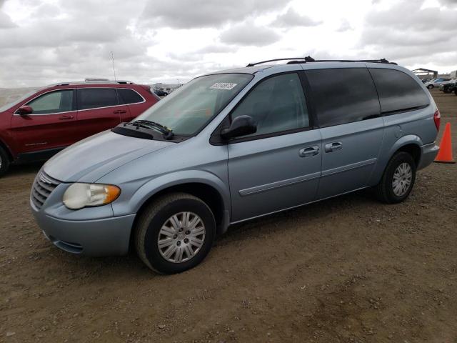 CHRYSLER TOWN & COU 2005 with VIN 2C4GP44R65R558121 - Photo from auction