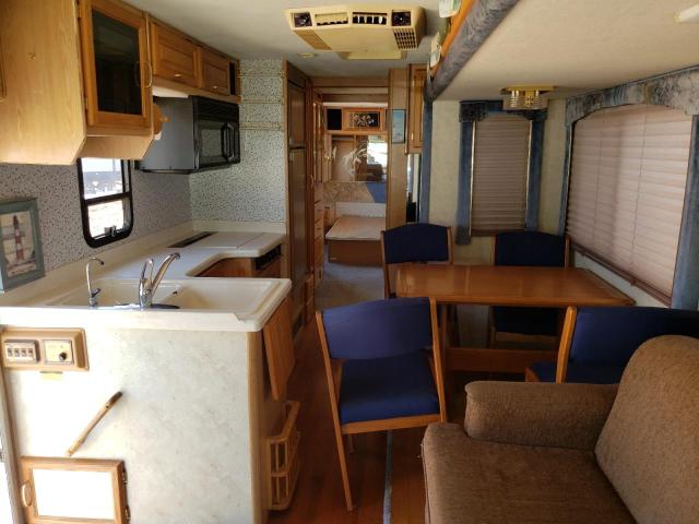 Photo 6 from auction – 1996 DOLP MOTORHOME with VIN 3FCMF53G4TJA10135