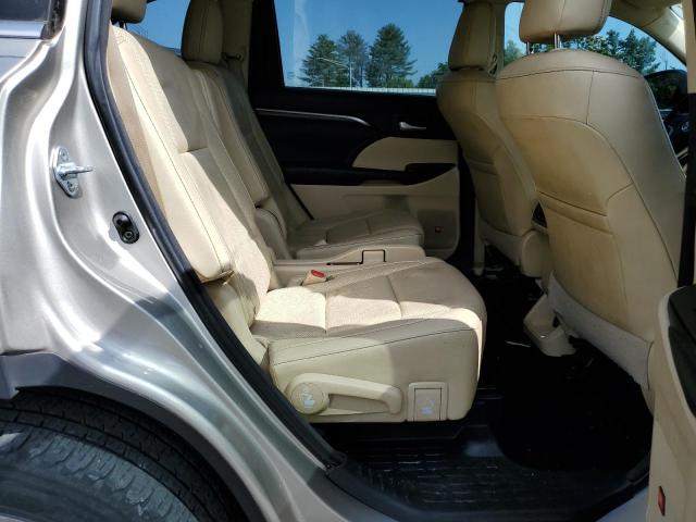 Photo 11 from auction – 2016 TOYOTA HIGHLANDER with VIN 5TDYKRFH5GS142107