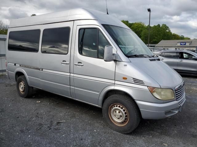 Photo 4 from auction – 2002 FREIGHTLINER SPRINTER 2 with VIN WD5WD641225401870