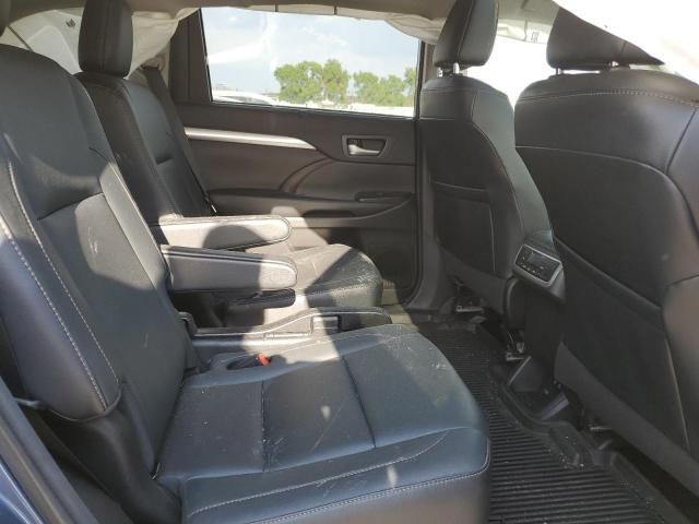 Photo 11 from auction – 2018 TOYOTA HIGHLANDER with VIN 5TDJZRFH5JS892319