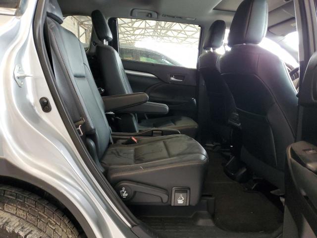 Photo 11 from auction – 2017 TOYOTA HIGHLANDER with VIN 5TDKZRFHXHS511546