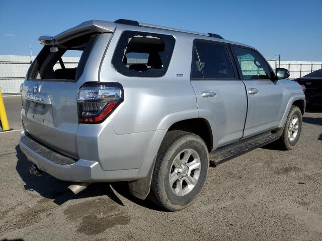 Photo 3 from auction – 2020 TOYOTA 4RUNNER SR with VIN JTEBU5JR2L5773014