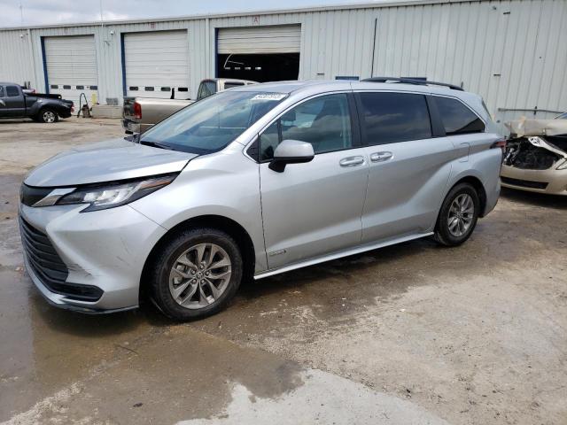 TOYOTA SIENNA LE 2021 with VIN 5TDKRKEC2MS036059 - Photo from auction