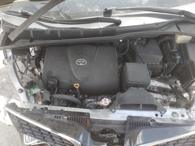 Photo 12 from auction – 2018 TOYOTA SIENNA SE with VIN 5TDXZ3DC0JS910031