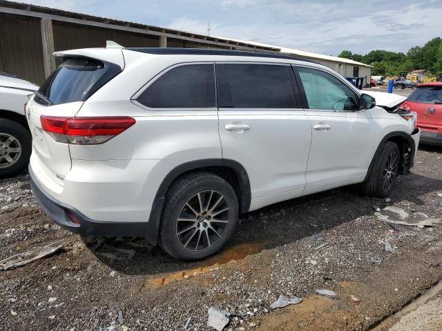 Photo 3 from auction – 2018 TOYOTA HIGHLANDER with VIN 5TDJZRFH8JS851134