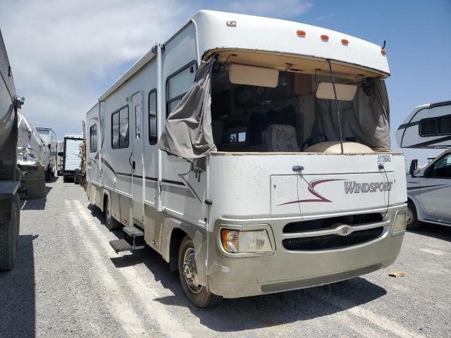 RV 30 FT RV 2000 with VIN 1FCMF53S0Y0A10677 - Photo from auction