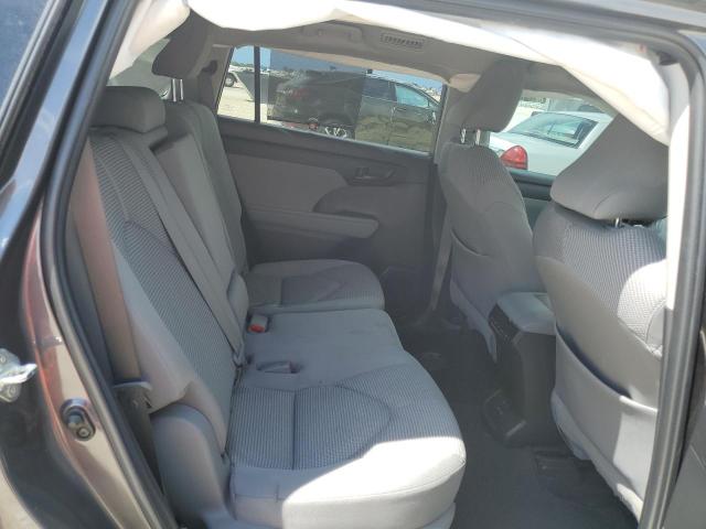Photo 11 from auction – 2022 TOYOTA HIGHLANDER with VIN 5TDCZRAH4NS118827