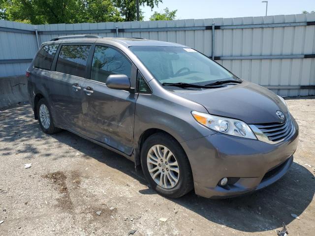 Photo 4 from auction – 2017 TOYOTA SIENNA XLE with VIN 5TDYZ3DC9HS872071