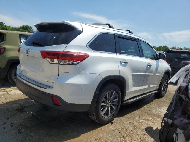 Photo 3 from auction – 2017 TOYOTA HIGHLANDER with VIN 5TDJZRFH9HS520380