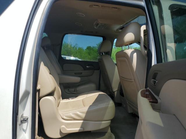 Photo 11 from auction – 2010 CHEVROLET SUBURBAN K with VIN 1GNUKKE30AR227400