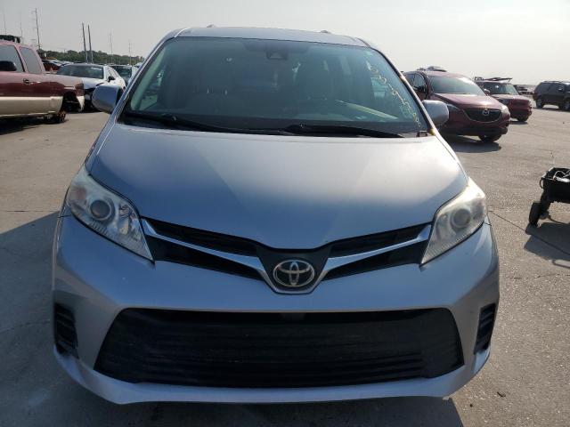Photo 5 from auction – 2018 TOYOTA SIENNA LE with VIN 5TDKZ3DC3JS927691