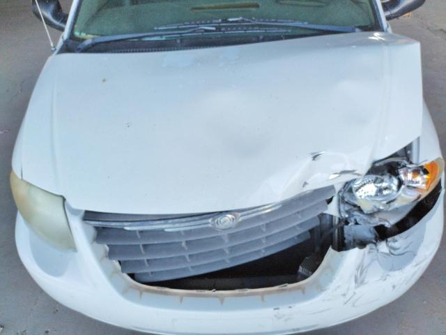 Photo 12 from auction – 2005 CHRYSLER TOWN & COU with VIN 2C4GP44R85R502021