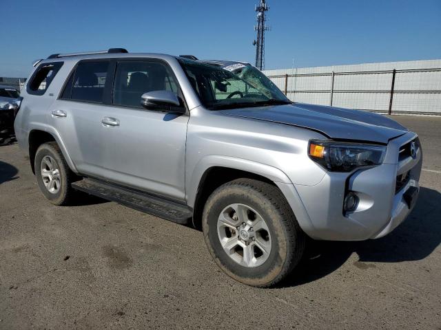 Photo 4 from auction – 2020 TOYOTA 4RUNNER SR with VIN JTEBU5JR2L5773014
