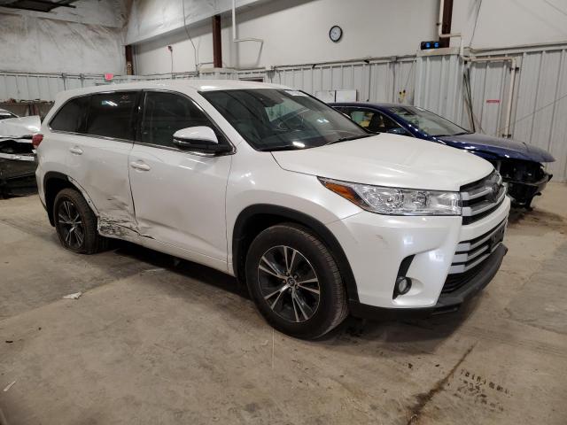 Photo 4 from auction – 2017 TOYOTA HIGHLANDER with VIN 5TDBZRFHXHS421829