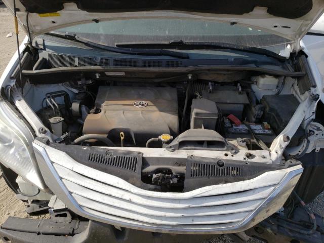 Photo 12 from auction – 2015 TOYOTA SIENNA LE with VIN 5TDKK3DC0FS553357