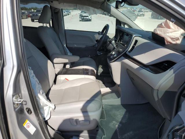 Photo 7 from auction – 2018 TOYOTA SIENNA XLE with VIN 5TDYZ3DC5JS953428