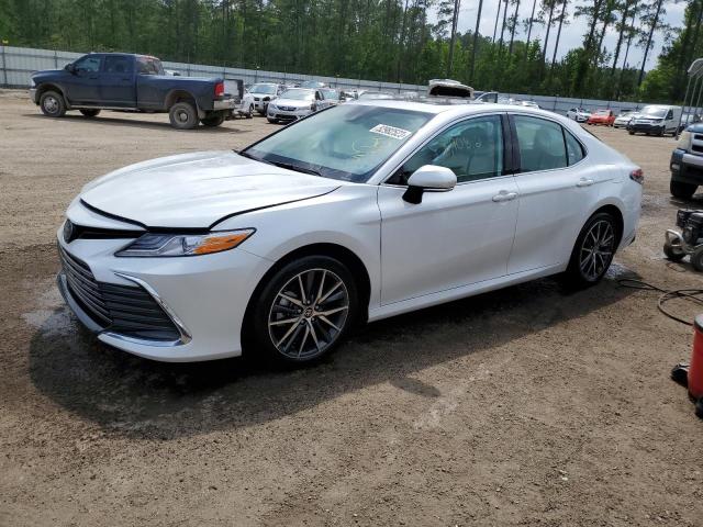 TOYOTA CAMRY XLE 2022 with VIN 4T1F31AK6NU045382 - Photo from auction