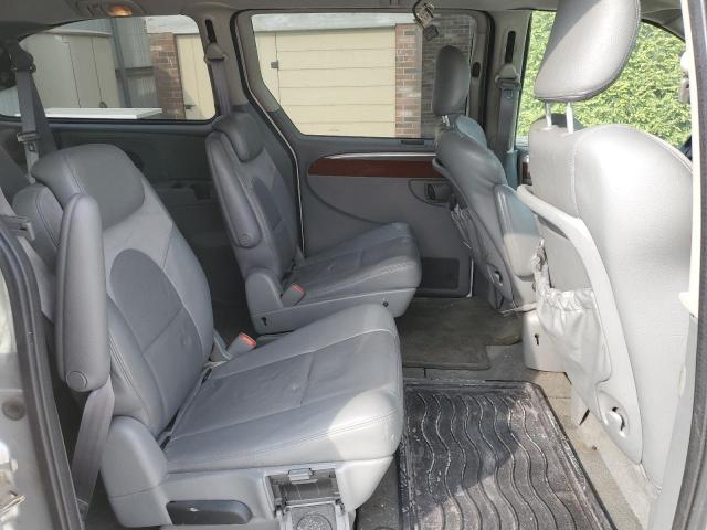 Photo 11 from auction – 2005 CHRYSLER TOWN & COU with VIN 2C4GP64L05R279674