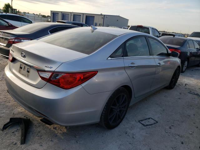Photo 3 from auction – 2011 HYUNDAI SONATA SE with VIN 5NPEC4AB2BH224350