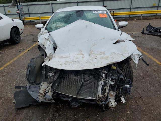 Photo 5 from auction – 2015 CHRYSLER 200 LIMITE with VIN 1C3CCCAB1FN595897