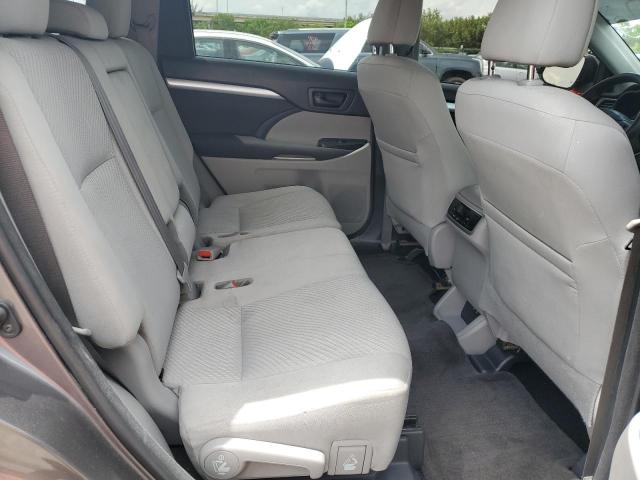 Photo 11 from auction – 2018 TOYOTA HIGHLANDER with VIN 5TDZARFH1JS040138
