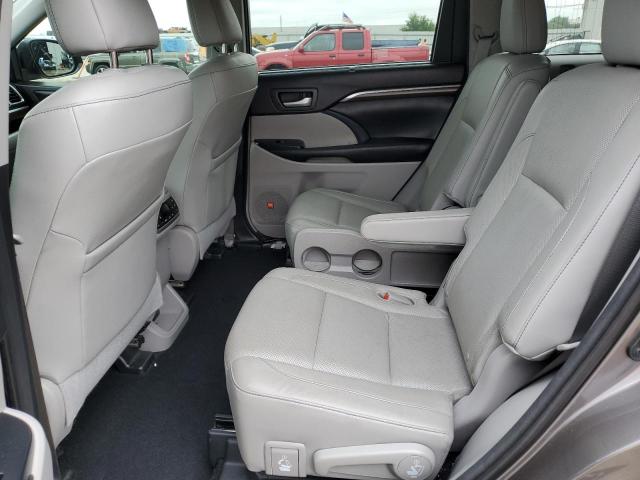 Photo 11 from auction – 2016 TOYOTA HIGHLANDER with VIN 5TDDCRFH3GS017683
