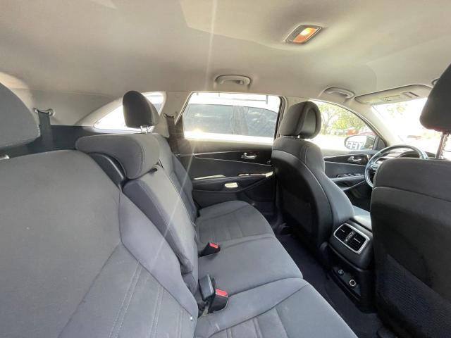 Photo 6 from auction – 2016 KIA SORENTO LX with VIN 5XYPG4A31GG104978