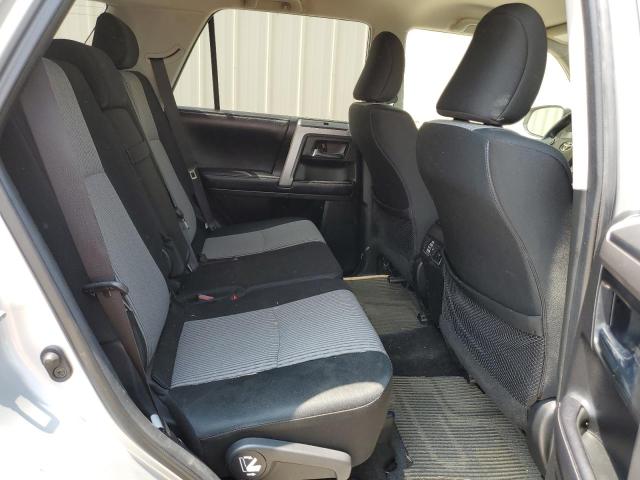 Photo 11 from auction – 2018 TOYOTA 4RUNNER SR with VIN JTEZU5JR0J5171983