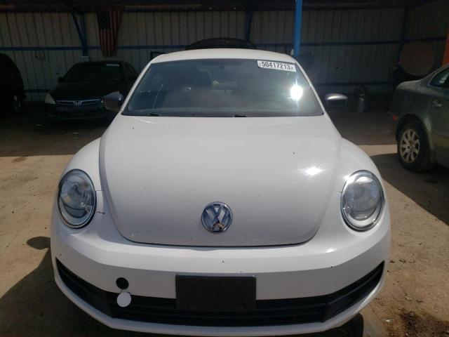 Photo 5 from auction – 2014 VOLKSWAGEN BEETLE with VIN 3VWFP7ATXEM621738