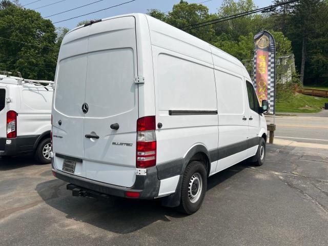 Photo 4 from auction – 2015 MERCEDES-BENZ SPRINTER 2 with VIN WD3PE7DC6F5956621