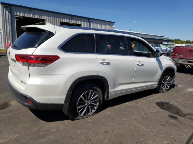Photo 3 from auction – 2018 TOYOTA HIGHLANDER with VIN 5TDJZRFH4JS811553