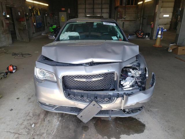 Photo 5 from auction – 2018 CHRYSLER 300 LIMITE with VIN 2C3CCAKG8JH268137