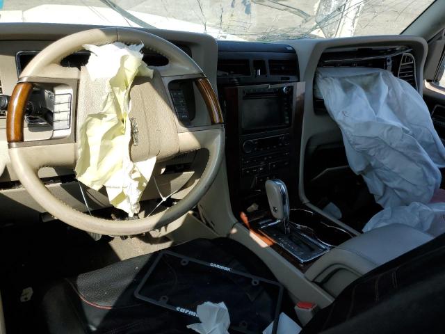 Photo 8 from auction – 2011 LINCOLN NAVIGATOR with VIN 5LMJJ2J5XBEJ10107