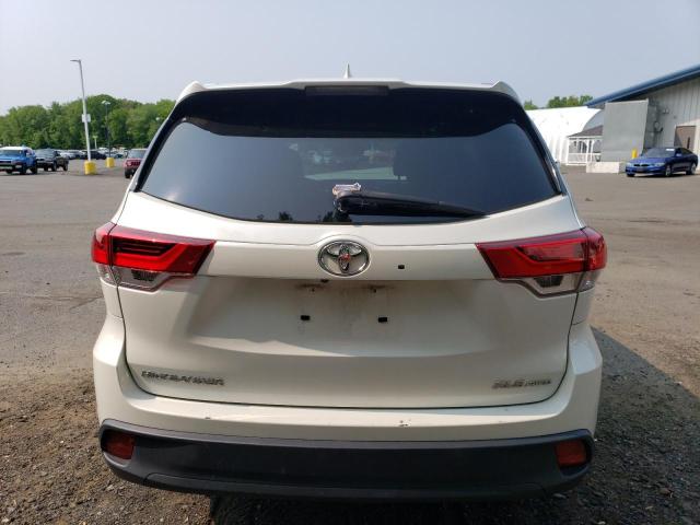 Photo 6 from auction – 2018 TOYOTA HIGHLANDER with VIN 5TDJZRFH5JS528904
