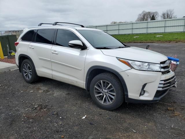 Photo 4 from auction – 2017 TOYOTA HIGHLANDER with VIN 5TDJZRFH9HS457880