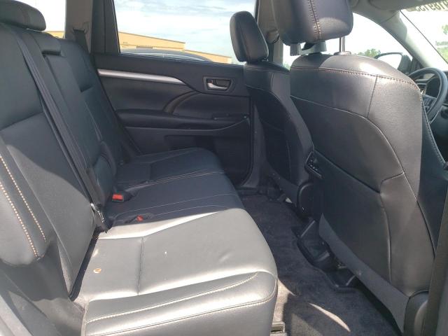 Photo 11 from auction – 2018 TOYOTA HIGHLANDER with VIN 5TDKZRFH6JS270381